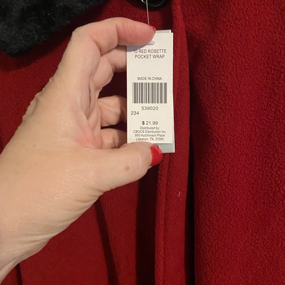 Moda Red Cape with Black Faux Fur Collar - Picture 4 of 5